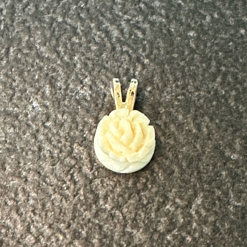Vintage Ivory Rose Pendant - Picture 2 of 6